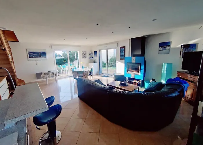 Maison A 400 M De La *